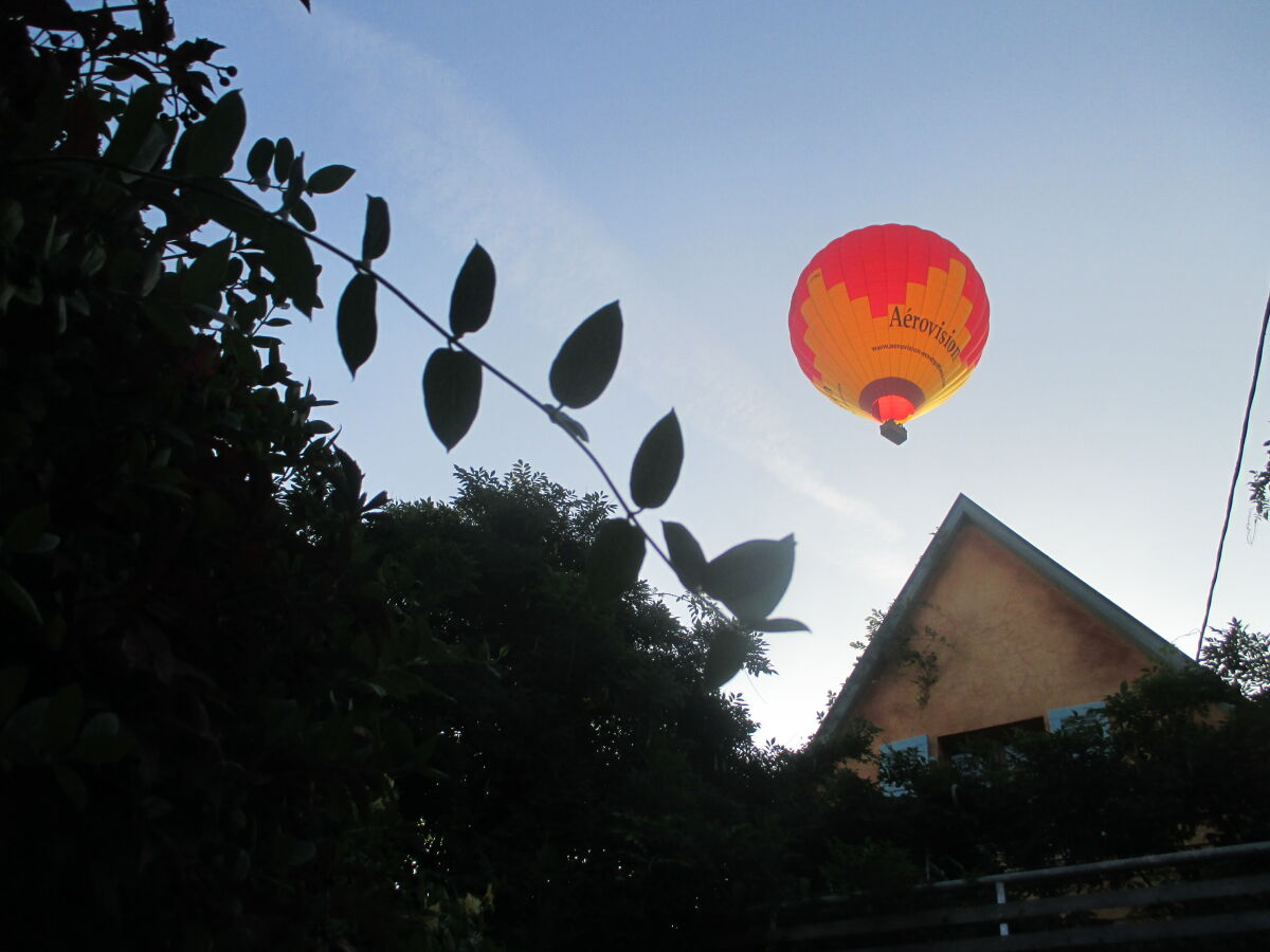 Mit dem Ballon übers Haus fliegen ?