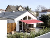 Haus und überdachte Terrasse