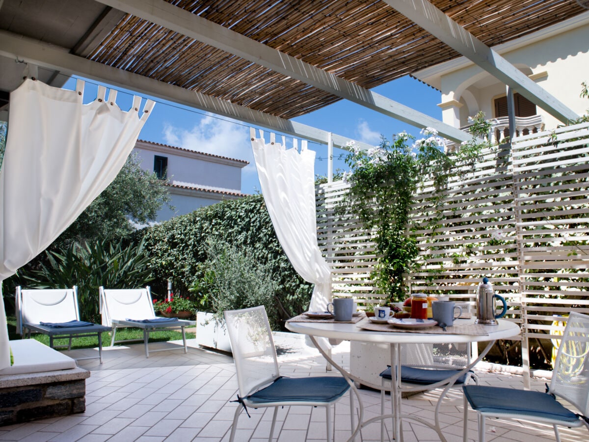 Terrasse mit Gartenblick und Liegewiese