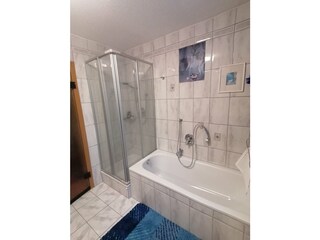 Badezimmer 1. OG