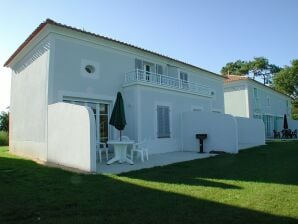 Holiday park Charming holiday home located at golf course - L'Aiguillon-sur-Vie - image1