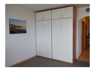 Eingeklapptes Schrankbett in der Ferienwohnung Inselblume 03 auf Fehmarn