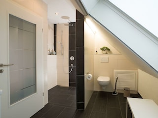 Badezimmer Ansicht 1