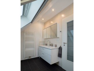 Badezimmer Ansicht 2