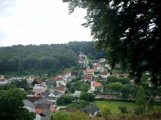 Blick vom Ort auf das Haus