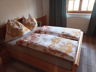 Schlafzimmer 1