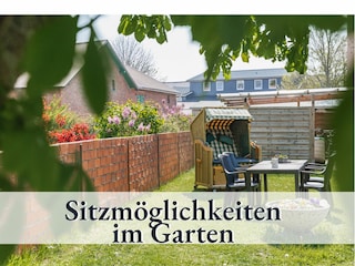 Sitz und Spielmöglichkeit im Garten