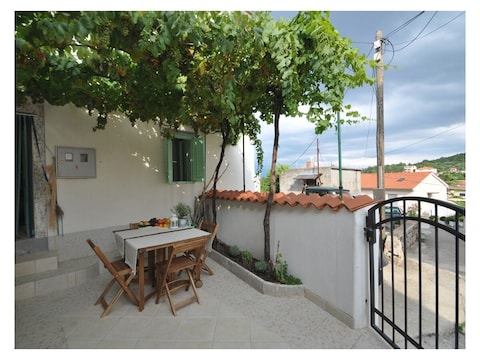 Holiday house Luce – Steinhaus mit Pergola-Terrasse, in Strandnähe