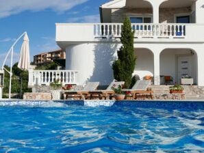 Appartamento per vacanze Visnja 1 con piscina privata e vista sul mare - Verbenico - image1