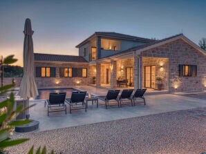 Villa Oliva Oliana con piscina riscaldata