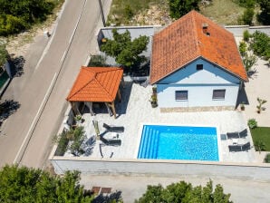Ferienhaus Baroque Art with pool - Pridraga - image1