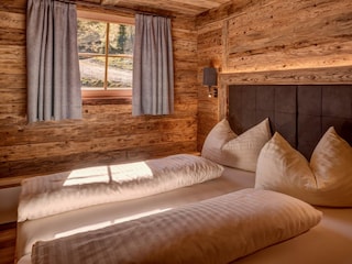 Schlafzimmer mit Doppelbett I