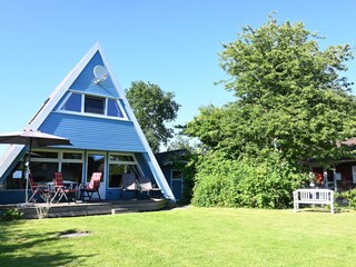 Terrasse mit Rasenfläche