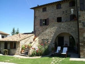 Casa de vacaciones Espacioso apartamento cerca de Montone con piscina - ciudad de castello - image1