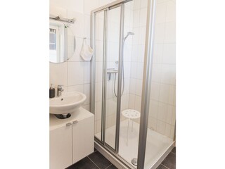 Badezimmer mit Fenster