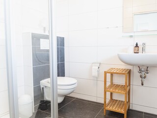 Badezimmer mit Fenster