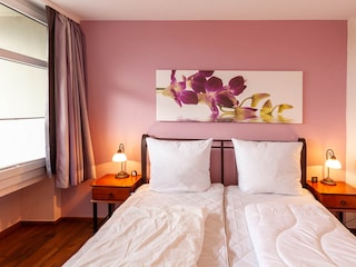 Schlafzimmer 1