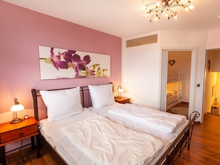 Schlafzimmer 1