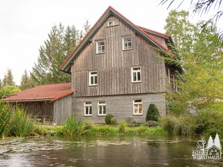 Forsthaus mit Quellteich