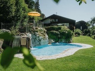 Unser Garten mit Schwimmbad