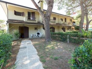 Einladende Villa in Porto Santa Margherita mit privatem Garten - Porto Santa Margherita - image1