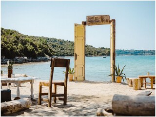 Beach Bar Lost Štinjan