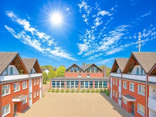 Deichgraf Ferienanlage mit Blick auf das Hallenbad