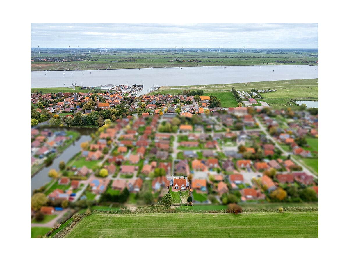 ...nicht weit zum Hafen und dem Ditzumer Zentrum