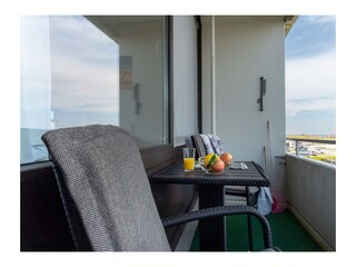 ... gemütlichen Balkon ...