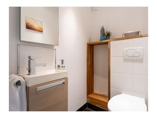separates WC