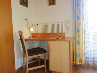 Wohnzimmer Schreibtisch
