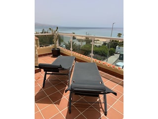 Liegen mit Blick auf den Atlantik