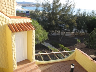 Eingang Apartment und Blick auf Garten