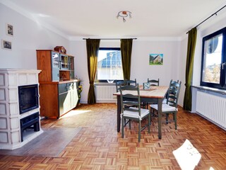Essbereich mit Kamin