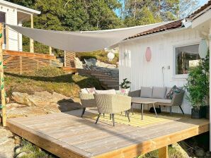 Holiday house 7 person holiday home in LJUNGSKILE - Grohed - image1