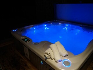 Whirlpool bei Nacht