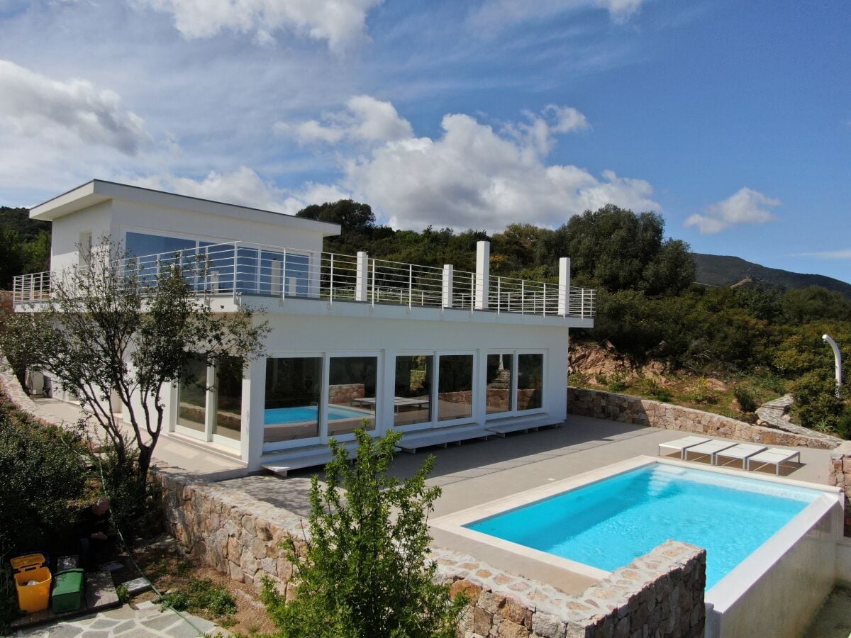 Villa W mit Pool