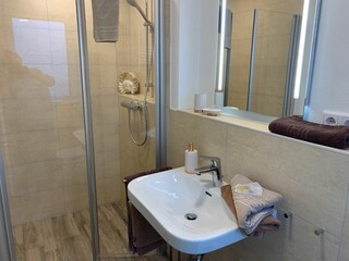 Das neue und moderne Duschbad.