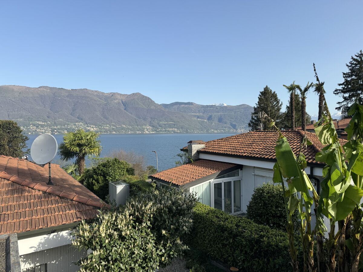 Blick von der Terrasse auf den See