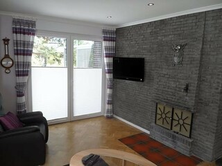 Wohnzimmer mit 2. TV und Terrassenausgang