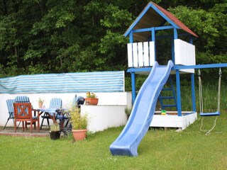 Grillecke mit Spielturm