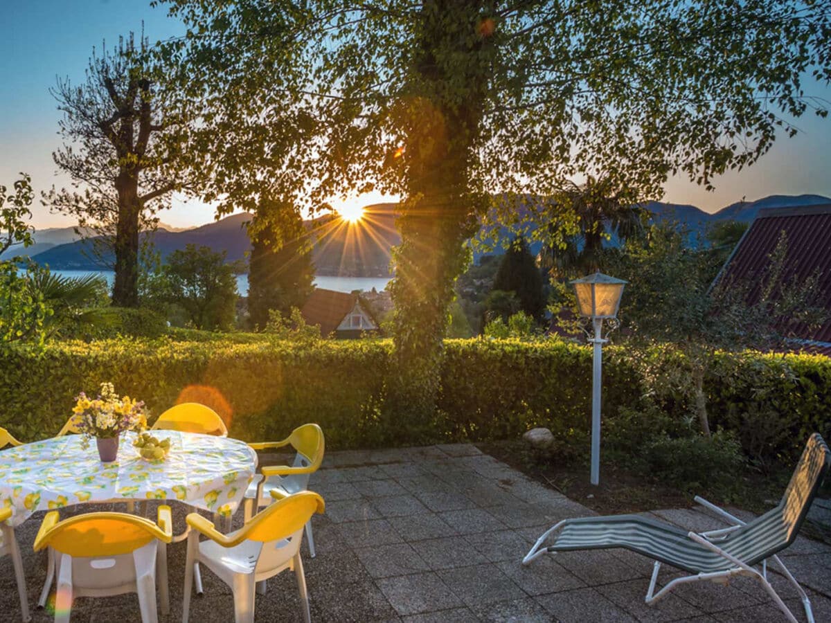 Terrasse mit Sicht auf den Sonnenuntergang