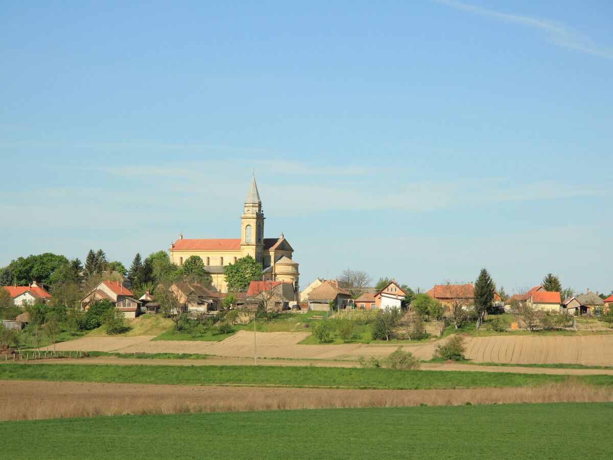 Blick auf das Dorf Döbrököz