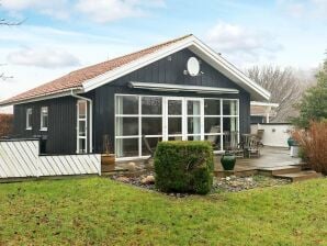 8 Personen Ferienhaus in Karrebæksminde - Enø - image1