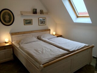 Schlafzimmer mit Doppelbett