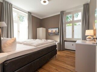 Schlafzimmer 1