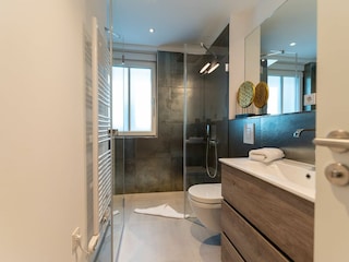 Badezimmer 2