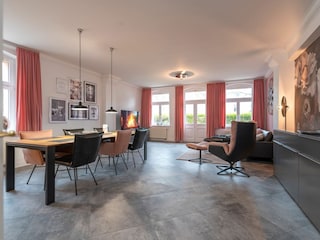 Blick in den Wohn- und Essbereich