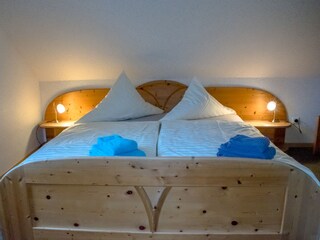 Schlafzimmer mit Doppelbett