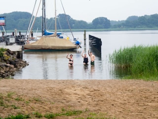 Ulsnis, Seglerhafen und Badestrand